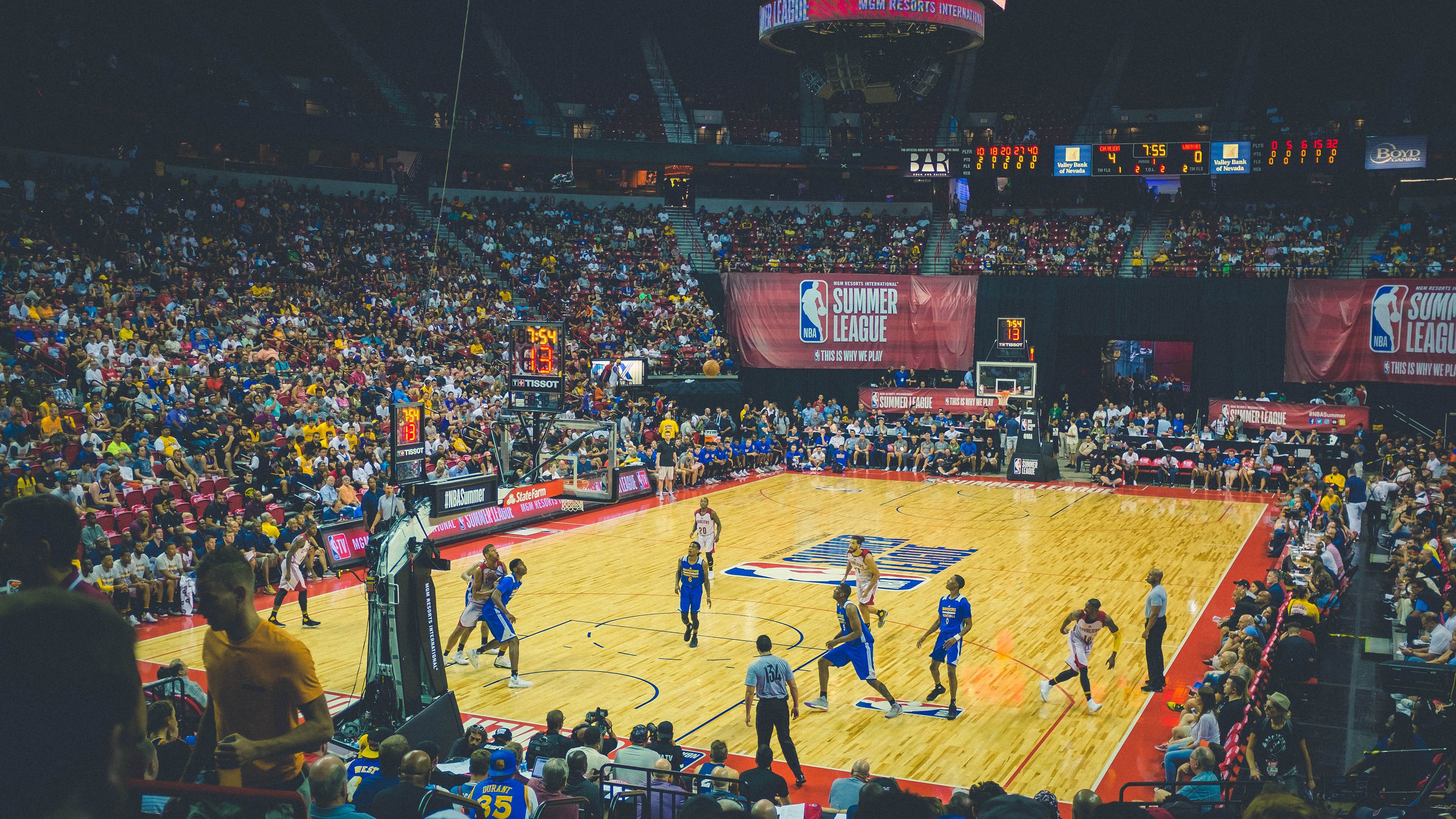 “战术大比拼：幕后策略的终极角逐”