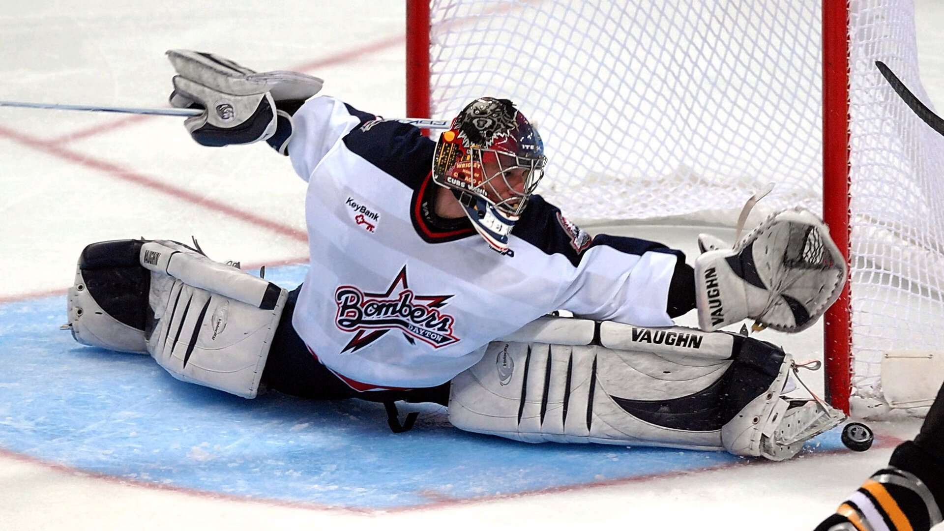 _荒野越野+露营：户外探索的极限体验_，越野车露营