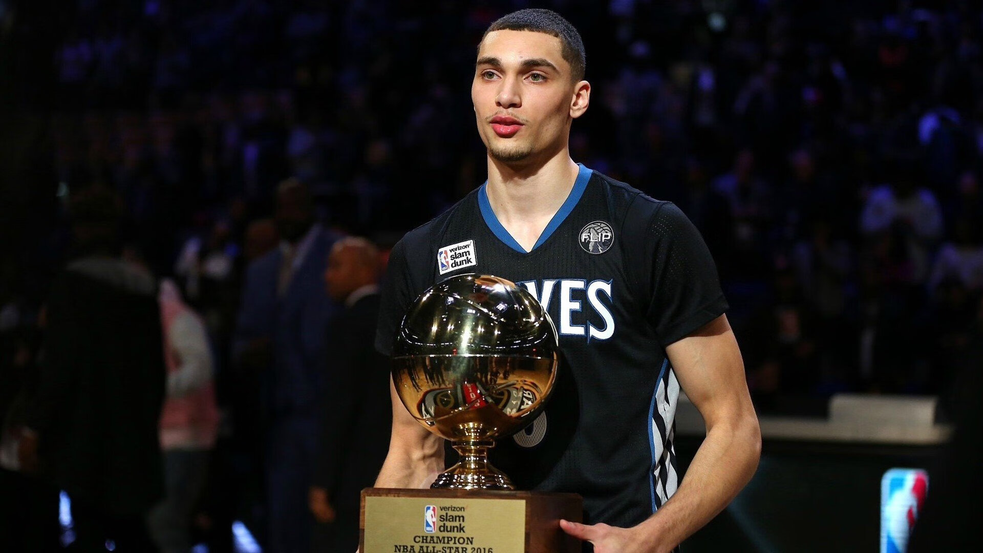 “传球艺术：联盟顶级助攻王的绝佳配合”，篮球传球助攻